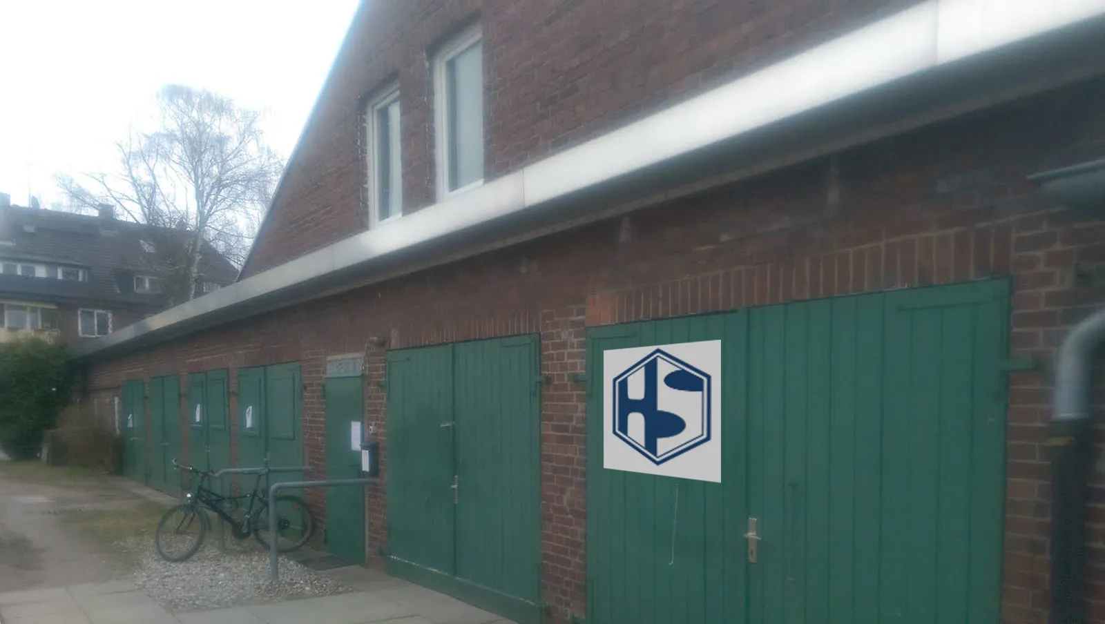 Garage mit altem HSG Logo
